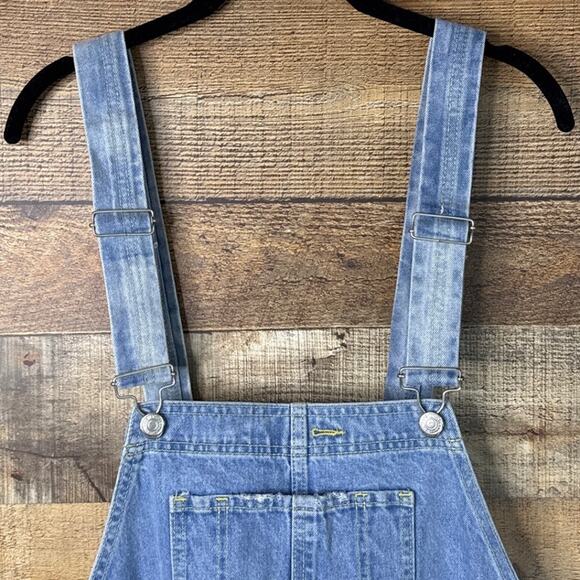 We The Free People June Shortall Blue Denim Cutoff Short Overalls Size 29 - Picture 3 of 10